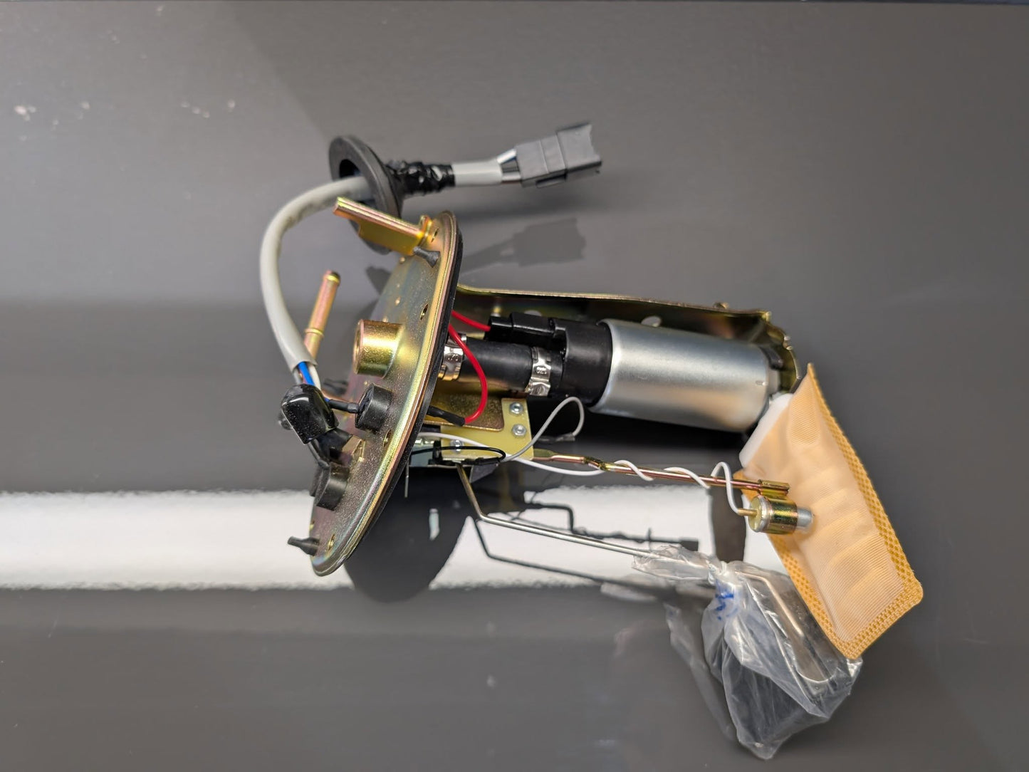 Reproduction of The Complete Fuel Pump Assembly for 1990-93 Toyota Celica ST184