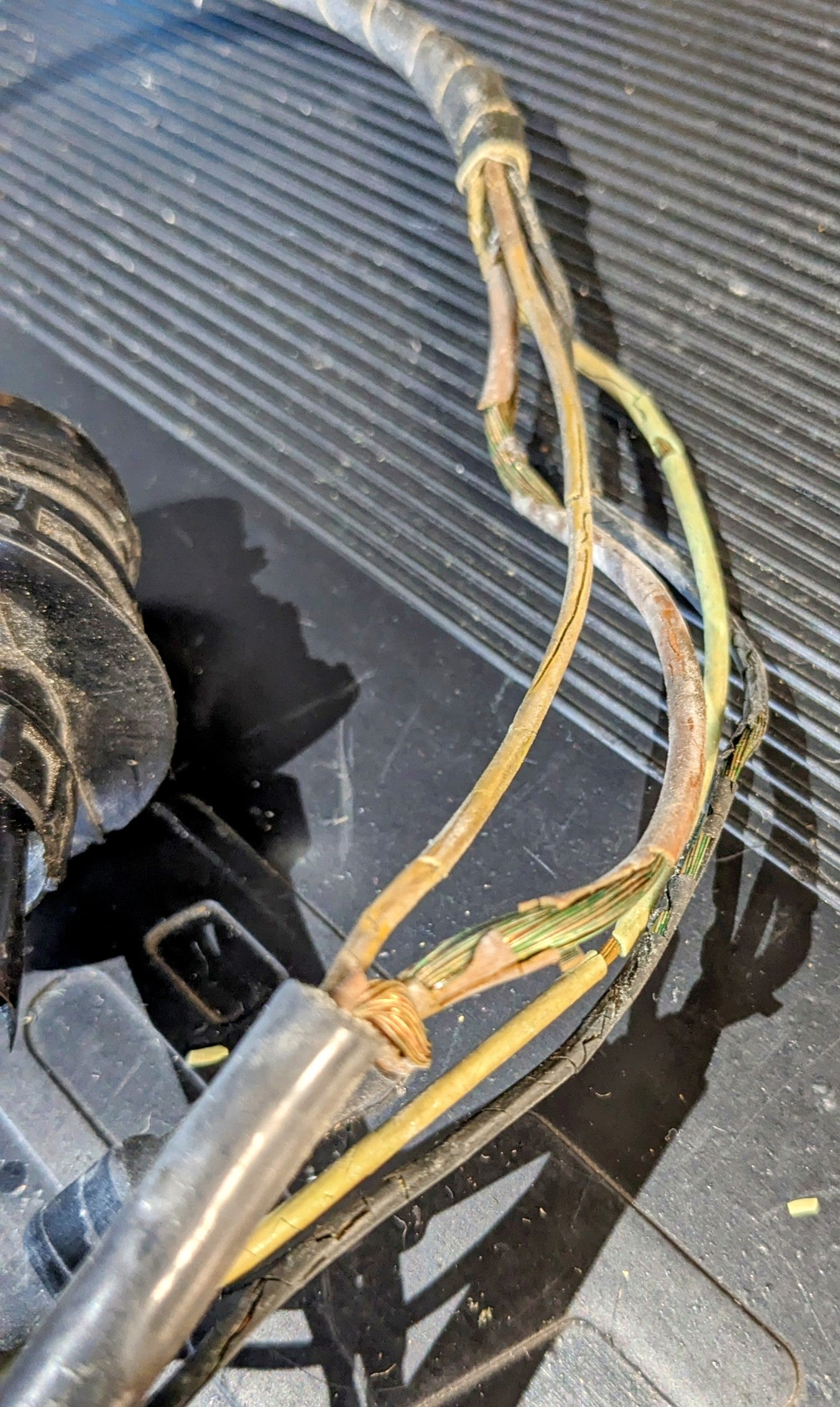 BMW E31 US Spec Complete Headlight Wiring Harness (Pair) BMW # 63128354547