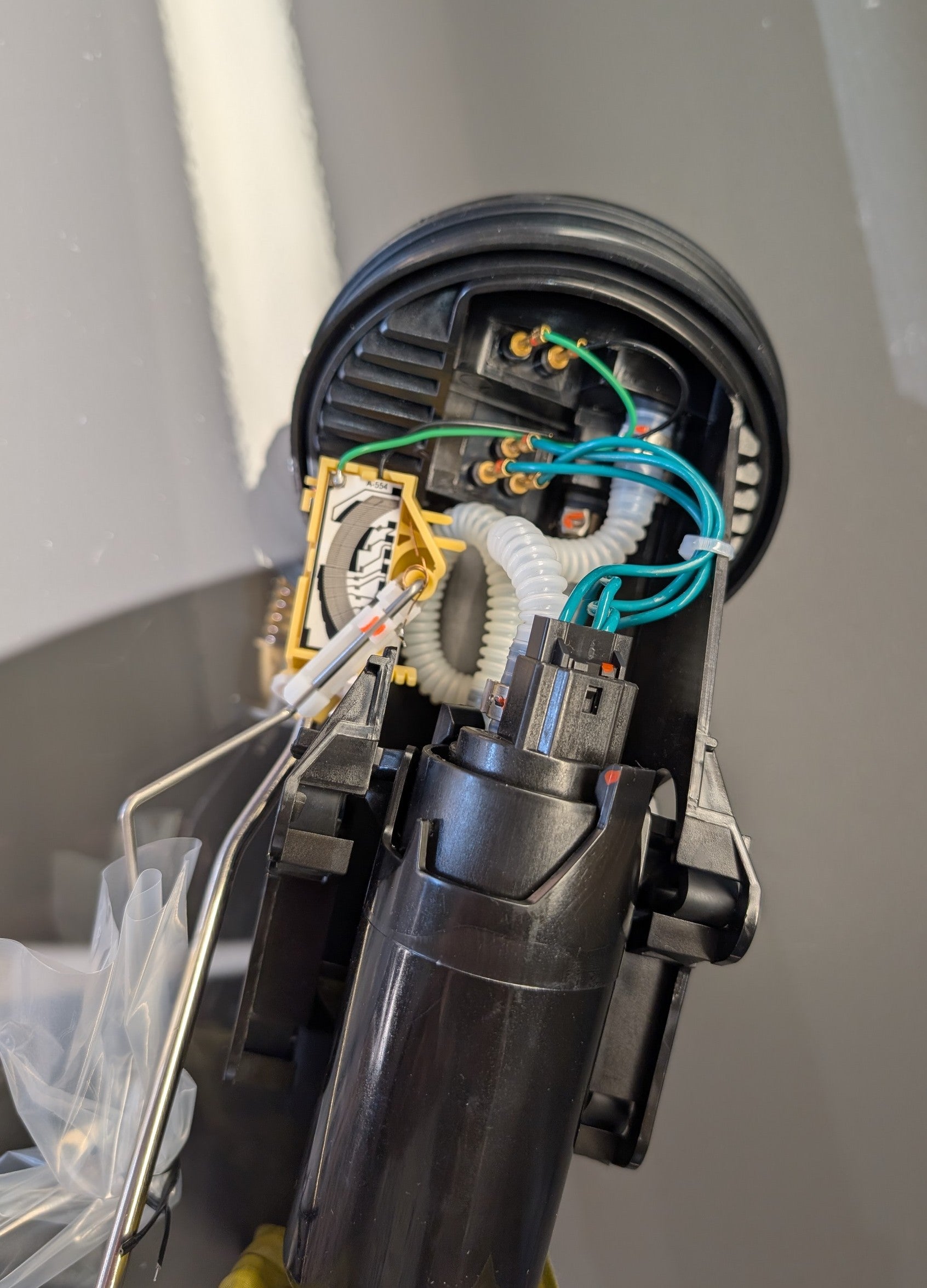 E31 BMW Fuel Pump - 850i 850Ci 850CSi Old BMW Part Number: 16147159310 V12THROTTLE