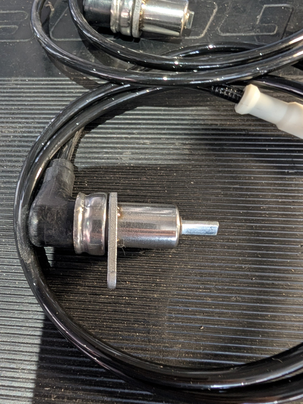Pre 09/1991 BMW E31 850i Front ABS Sensor Old Part # 34521180649