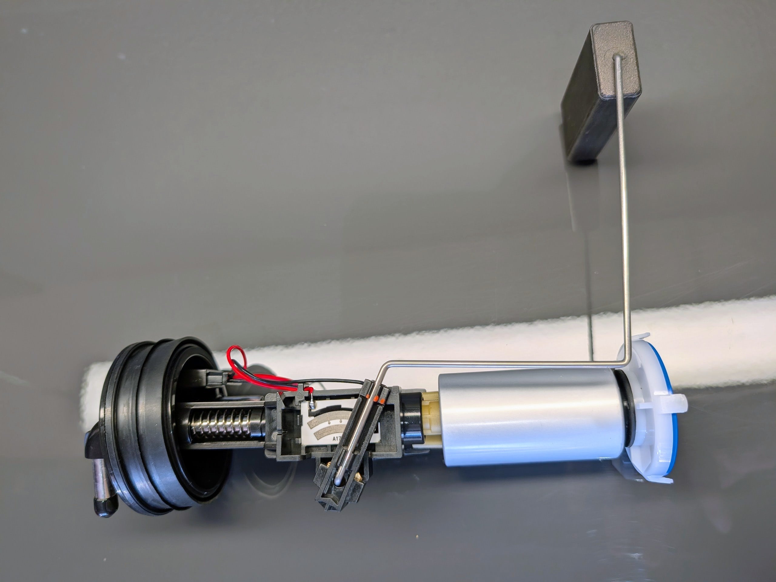 VW Golf Mk2 3PIN 燃料ポンプ 3PIN・新品フルアセンブリー VW Mk2 Golf / Jetta 8V and 16V 3 PIN In Tank Fuel Pump Assembly